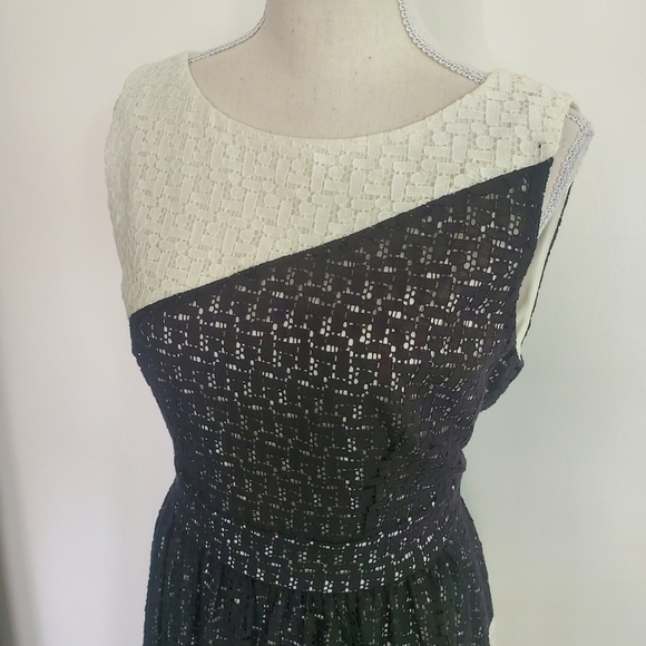 BLACK Saks Fifth Avenue Asymmetric Colorblock Lace Dress - Picture 4 of 10